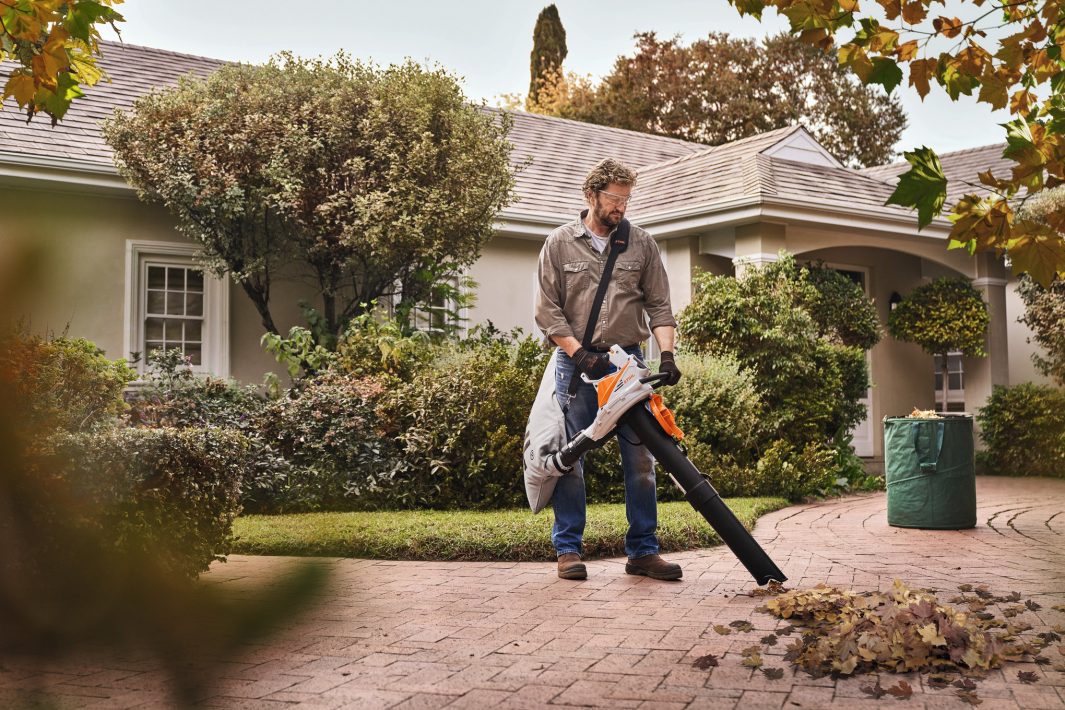 SOUFFLEUR ASPIRATEUR A BATTERIE STIHL SHA56 BONHOMME